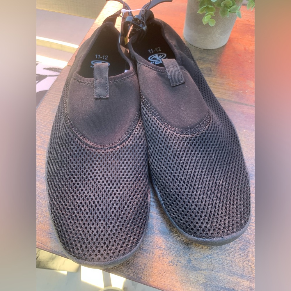 NWT Athletic Works Black Mesh Aqua sock water shoes